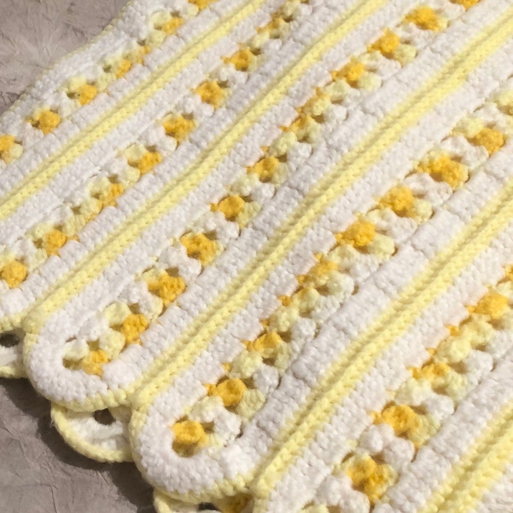 CROCHET YELLOW AND WHITE  BABY BLANKET HAND MADE AFGHAN/THROW  50X35